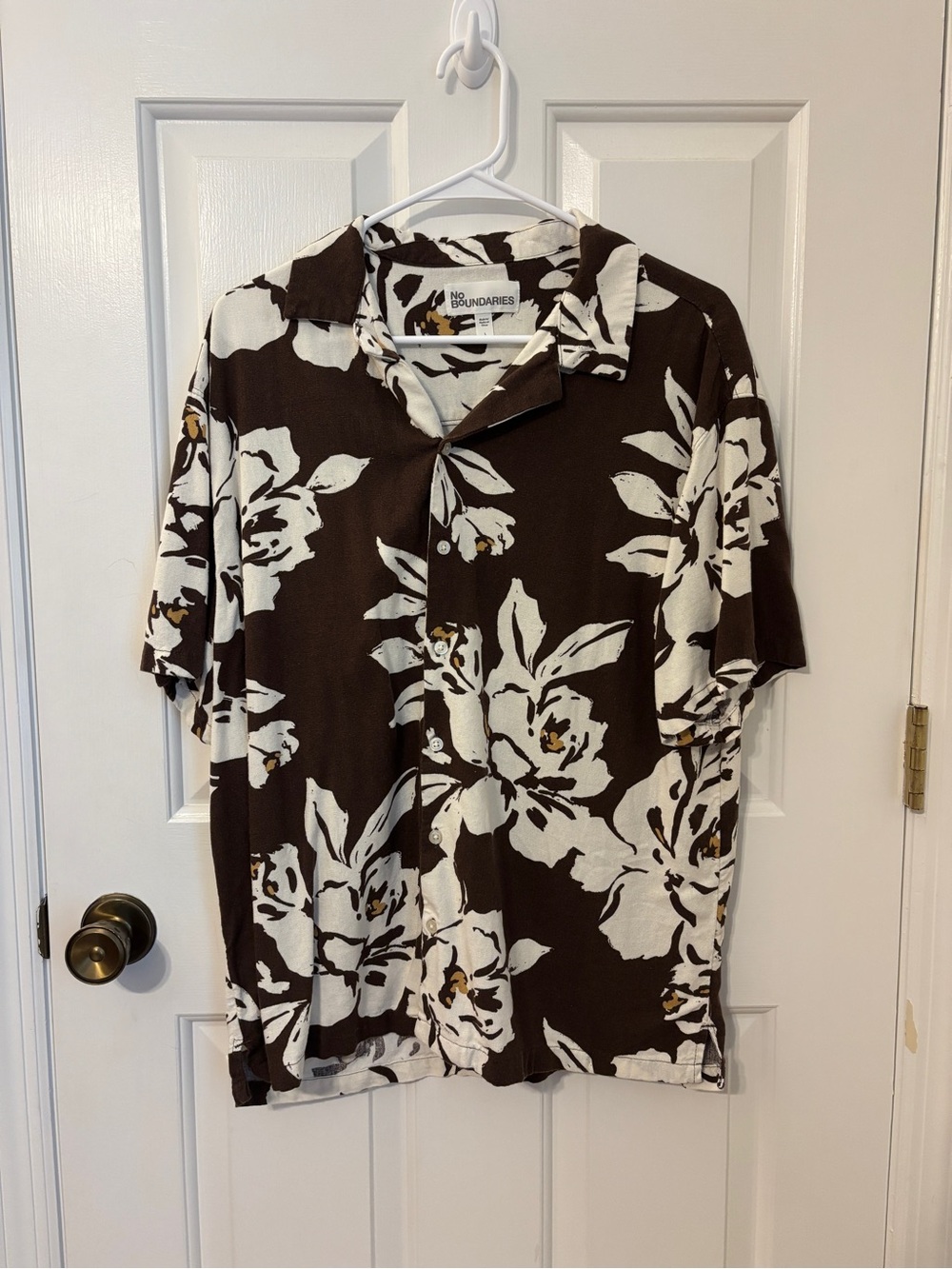 No Boundaries Men’s Brown and White Tropical Floral Shirt